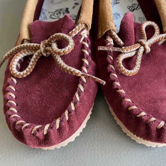 ANIMOC Canada Mocc sz L 6 suede leather moccasin slippers burgundy red plum NWOB - Picture 4 of 12